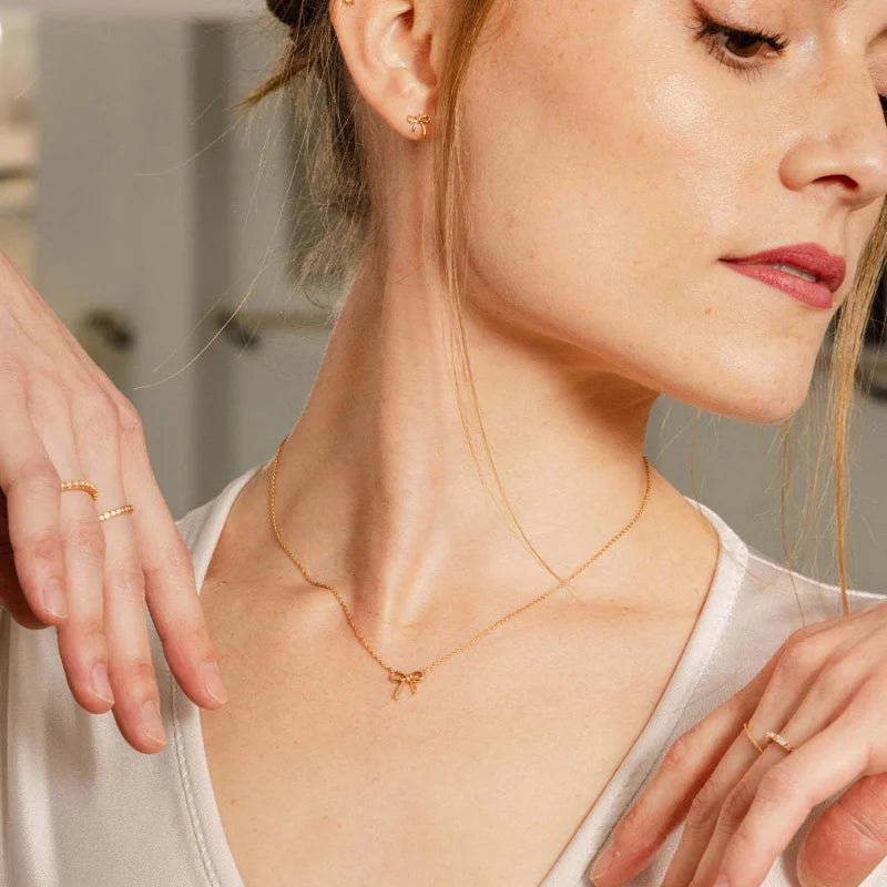 Collier délicat à nœud en or 14 carats pour femmes, maman, adolescentes, mignon, petit pendentif à nœud, ras du cou, chaîne, bijoux cadeaux pour elle - crazyfinds.frcrazyfinds.frEarring Necklace setCollier délicat à nœud en or 14 carats pour femmes, maman, adolescentes, mignon, petit pendentif à nœud, ras du cou, chaîne, bijoux cadeaux pour elle